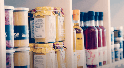 varer på en butikshylde